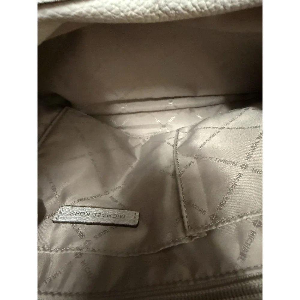 Michael Kors White Pebbled Shoulder Bag Gold Hardware Zip/Magnetic Double Handle